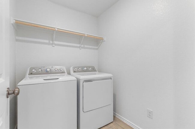 Building Photo - 252 Sambre St