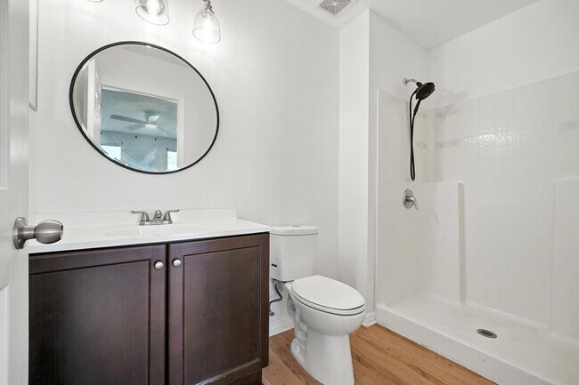 Building Photo - 32218 Gem: Open-Concept Townhome Minutes from the Airport