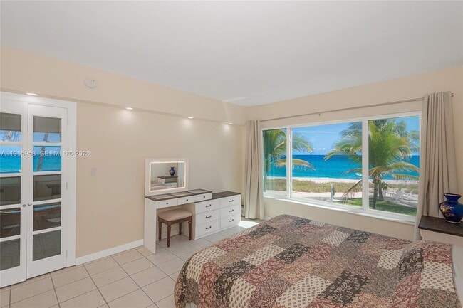 Building Photo - 1041 Hillsboro Mile