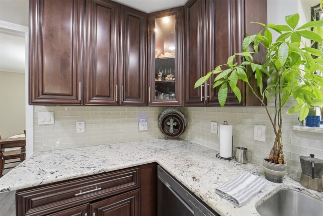 Building Photo - 1306 Carriage Dr