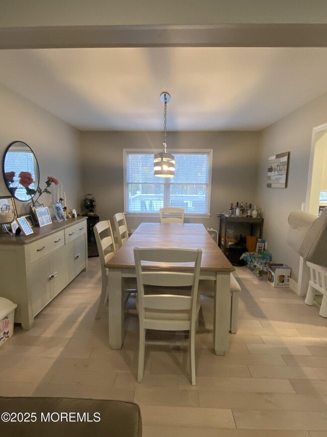 Building Photo - 11 Walnut Ct