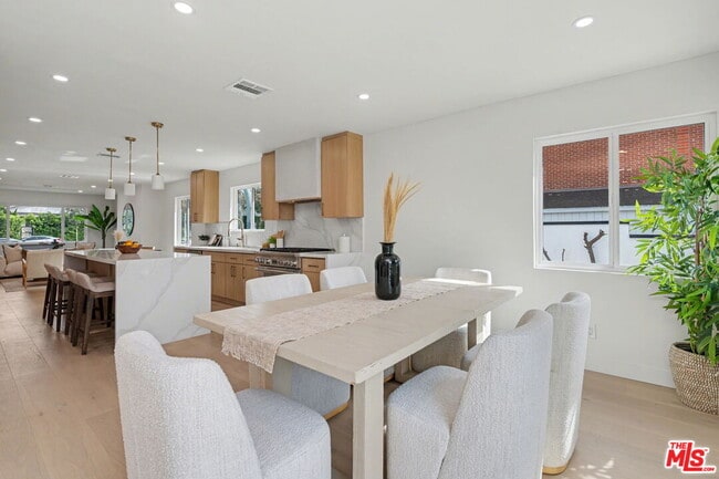 Building Photo - 2831 Overland Ave