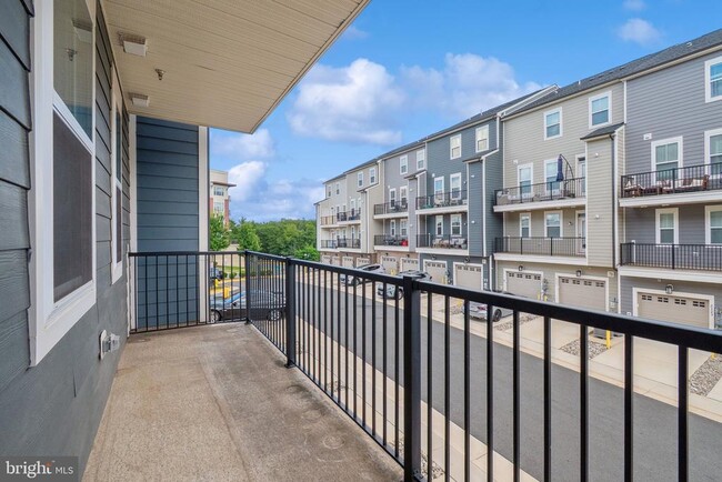 Building Photo - 14921 River Walk Way