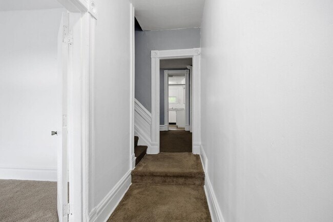 Building Photo - 616 Lillian St