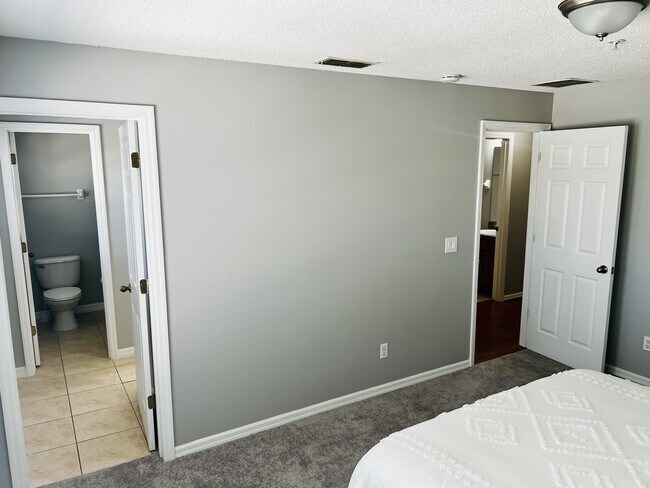Building Photo - 2060 Cypress Bay Blvd