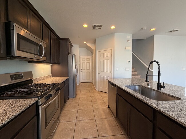 Building Photo - 4 BED 2.5 BATH 2 CAR GARAGE SINGLE FAMILY HOME W/ FULLY LANDSCAPED BACKYARD. THIS WAS FORMER MODE...
