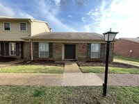 Building Photo - "Charming 3-Bed Townhouse with Cozy Fireplace in Prime Nashville Location – 1600 Sq Ft of Comfort!"