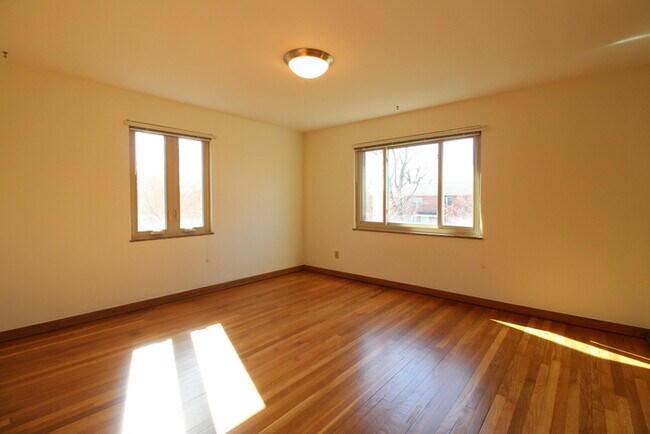 Building Photo - COMING SOON Condo in UA School District!