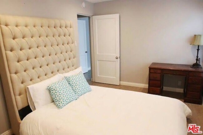 Building Photo - 8719 Yorktown Ave