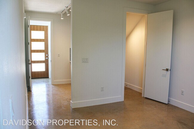 Building Photo - 3 br, 3.5 bath House - 318 W Grayson St #505