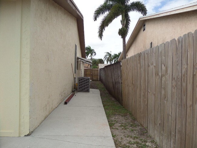 Building Photo - 8618 Crater Terrace