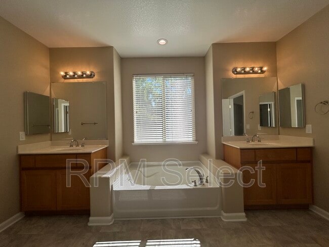 Building Photo - 2206 Ranch House Ct