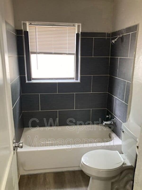 Building Photo - 3923 Dismount St