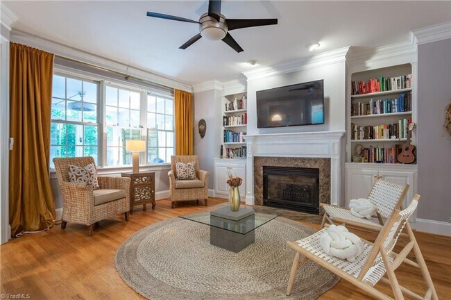 Building Photo - Spacious 4 Bedroom in Lake Jeanette - Larg...