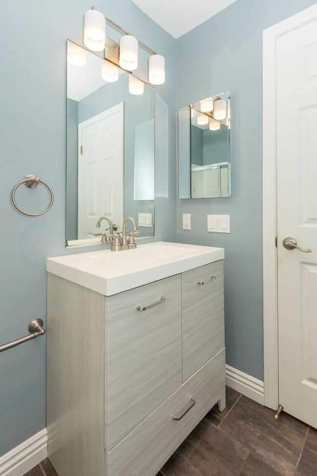 Building Photo - Modern Coastal 3 Bed/3 Bath Townhome w/ Rooftop Deck w/ Bay & Ocean Views in North Pacific Beach!