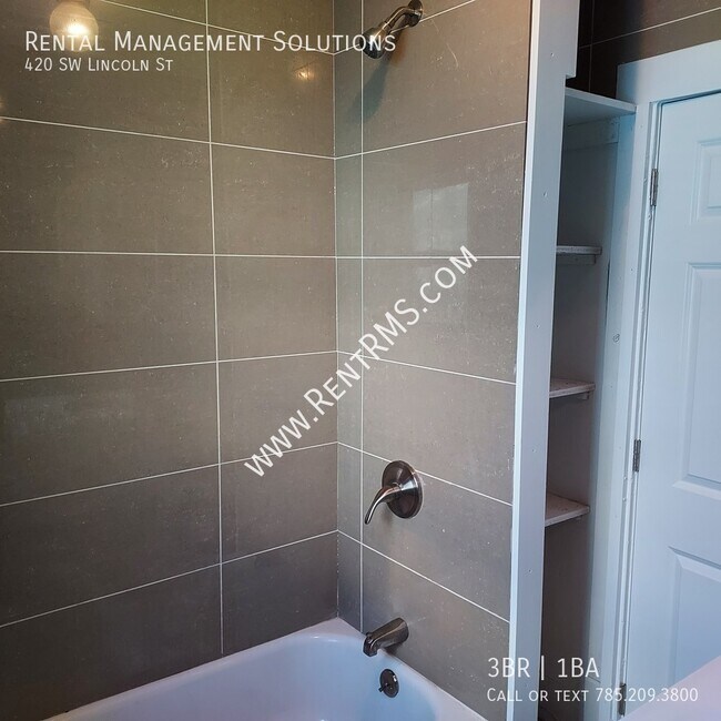 Building Photo - 420 SW Lincoln St