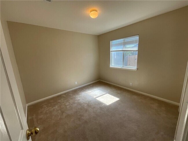 Building Photo - 202 Dana Dr