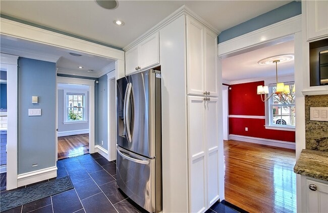 Building Photo - 11 Elmcroft Ave