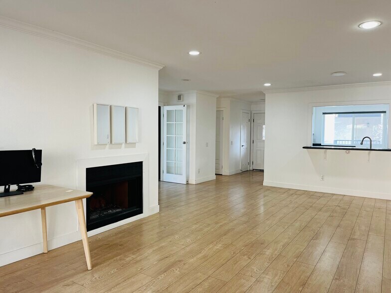 Building Photo - 3525 Lebon Dr