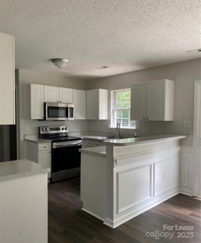 Building Photo - 2212 Genesis Dr