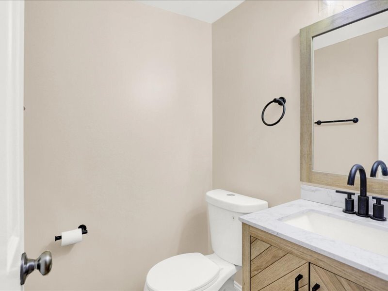 Building Photo - 809 Old Silver Spring Rd