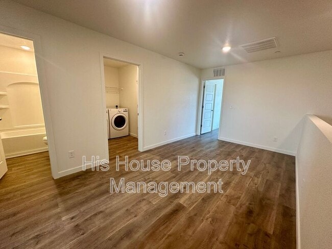 Building Photo - 3961 Pinnacles Ct