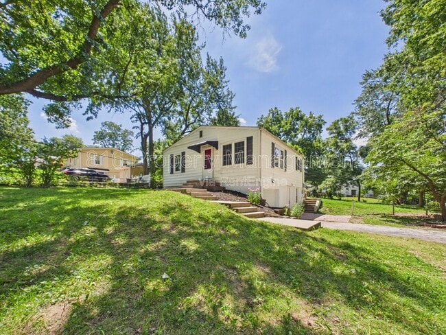 Building Photo - 6607 NE 49th St