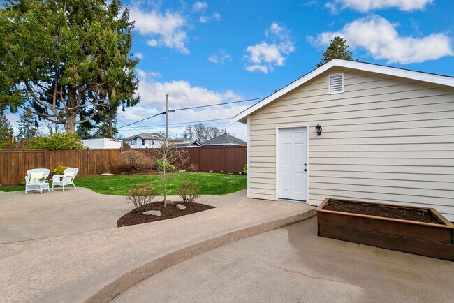 Building Photo - 4115 N Stevens St