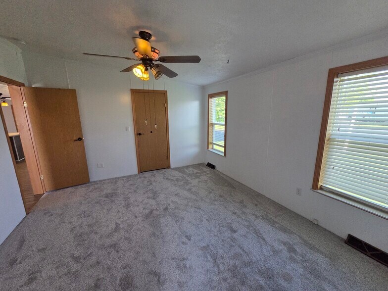 Building Photo - 649 Bluebird Cir