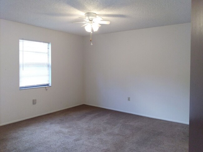 Building Photo - PRICE IMPROVEMENT!!  3/2 2nd floor Villa