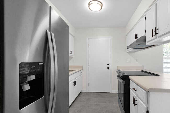 Building Photo - 3 Bedroom in Crestview!!