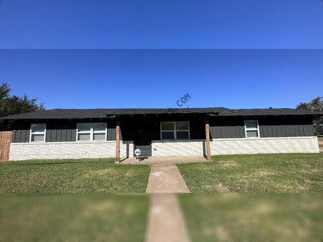 Primary Photo - 1300 NW 102nd St