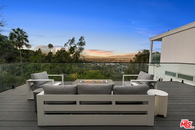 Building Photo - 3541 Multiview Dr