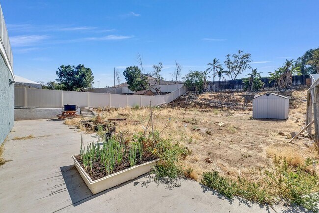 Building Photo - 5958 Quiroz Dr