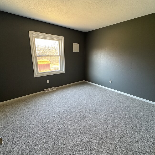 Building Photo - 807 9th St