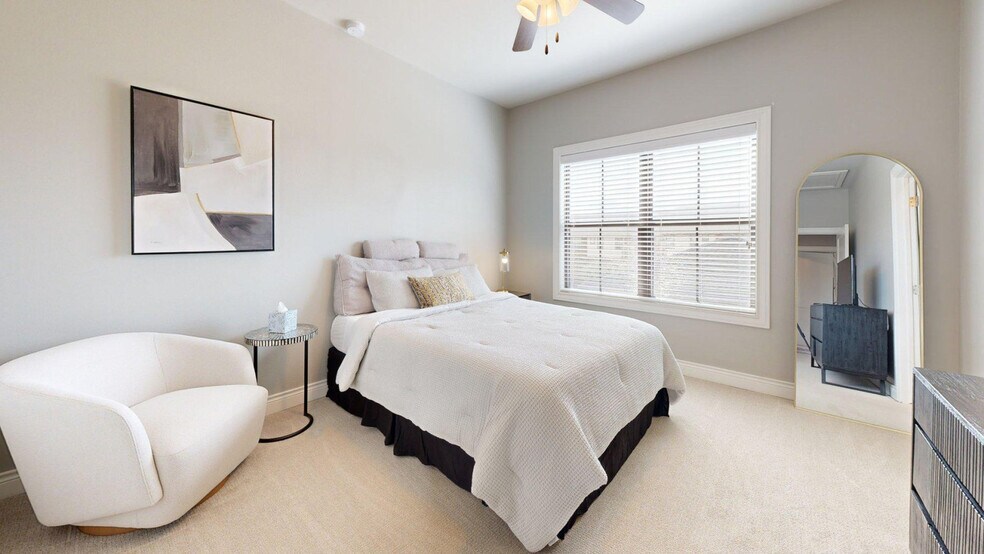 Building Photo - 636 Clay St