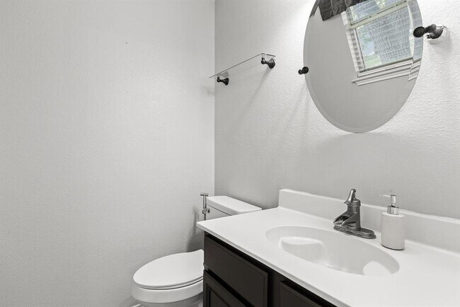 Building Photo - 16802 Bailey Jean Dr