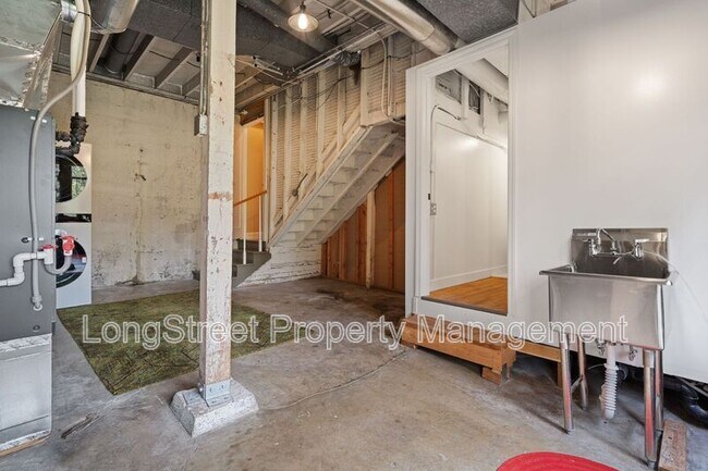 Building Photo - 140 NW MacLeay Blvd