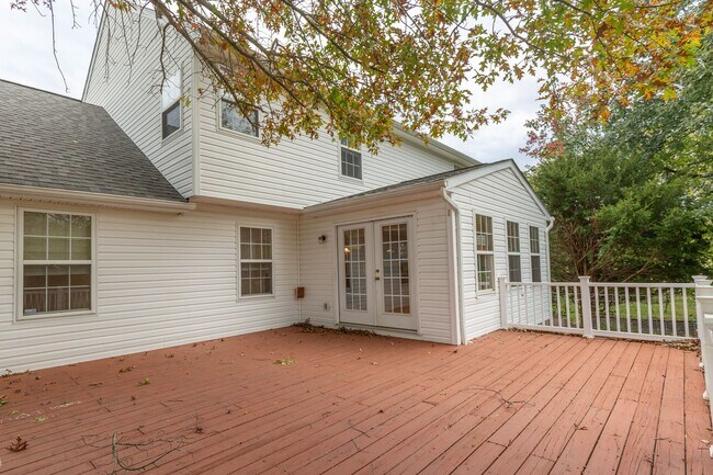 Building Photo - 4 bed, 2.5 bath Single Family Home in Charles Town's Locust Hill Community