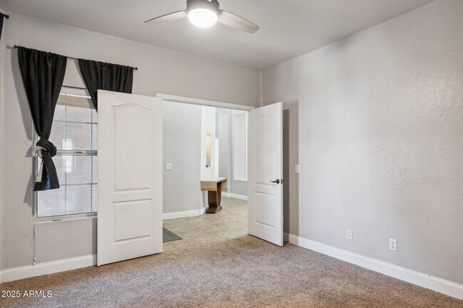 Building Photo - 758 S Lagoon Dr