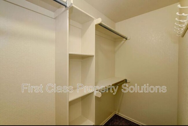 Building Photo - 12516 Park Ave