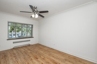 Building Photo - The Zell