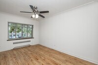 Building Photo - The Zell