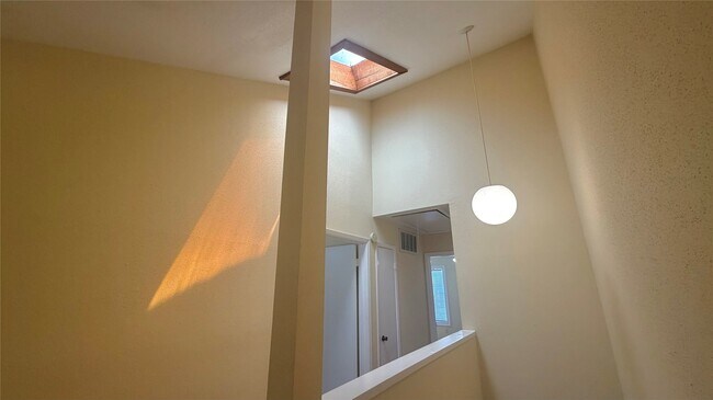 Building Photo - 11710 Southlake Dr