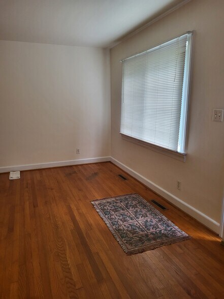 Building Photo - 156 W Bayview Blvd