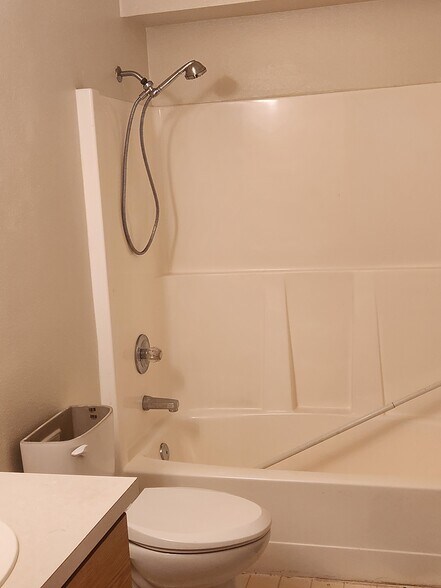 Main bath - 3603 Michelle Ln