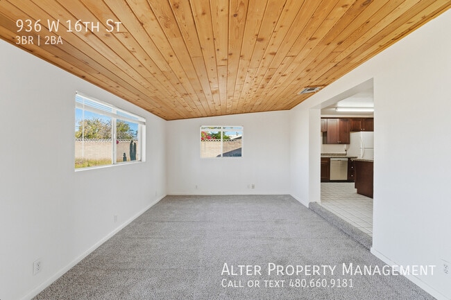 Building Photo - 936 W 16th St