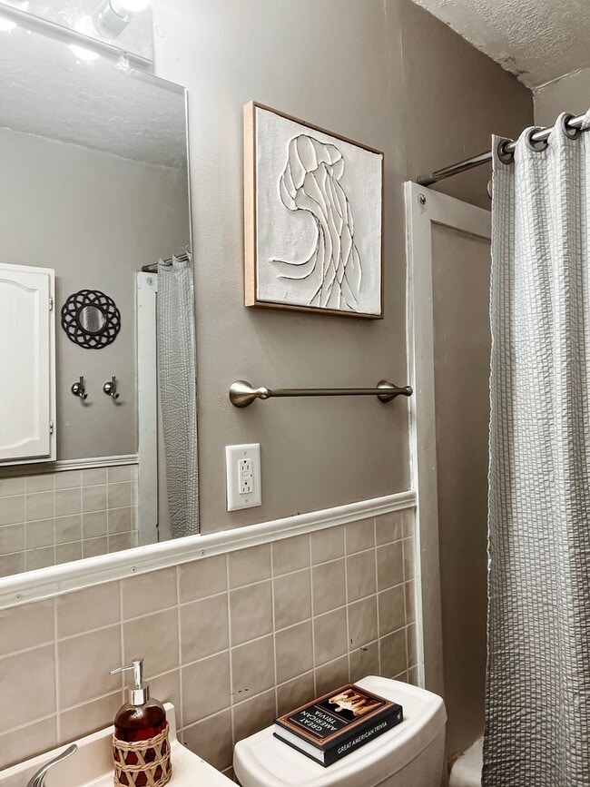 Building Photo - 2244 Park St