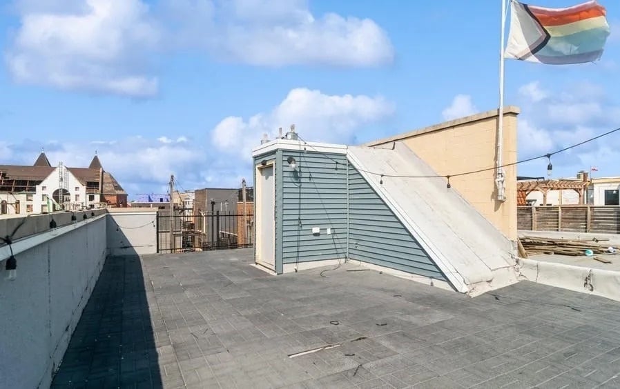 private rooftop - 916 N Elizabeth St