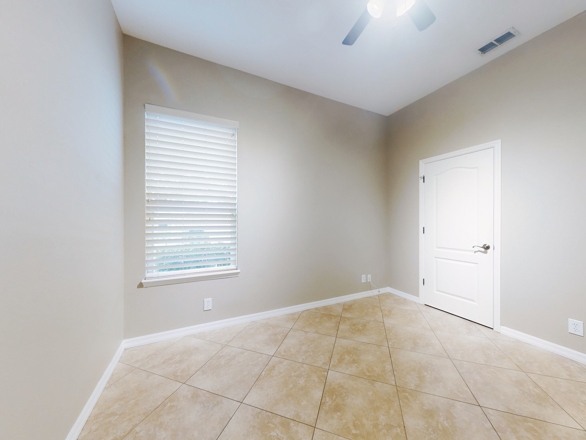 Building Photo - 610 Victoria Hills Dr